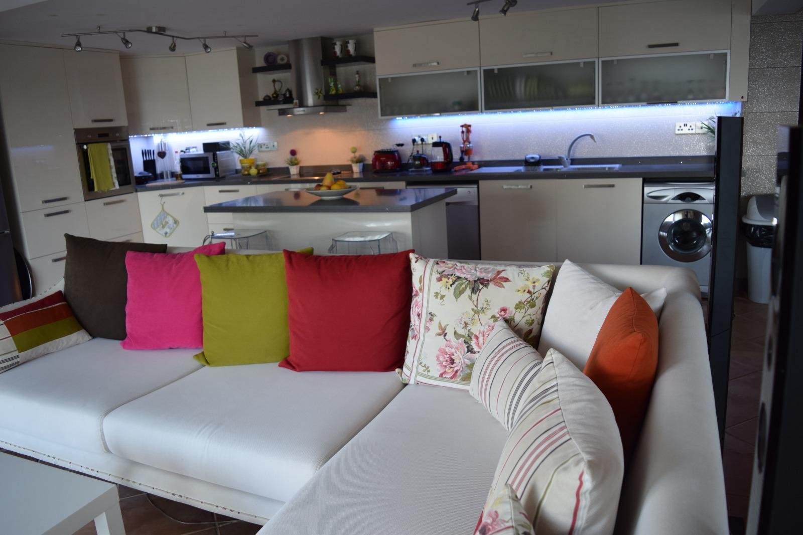 LUXURY MODERN VILLA WITH UNOBSTRUCTED VIEWS FOR SALE IN ZEYTİNLİK, GIRNE