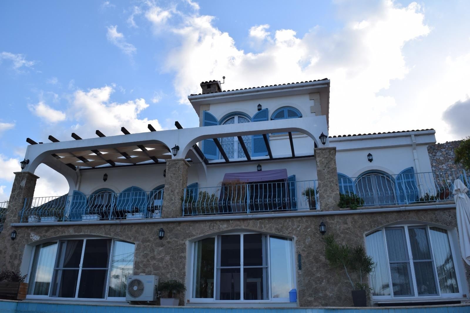 LUXURY MODERN VILLA WITH UNOBSTRUCTED VIEWS FOR SALE IN ZEYTİNLİK, GIRNE