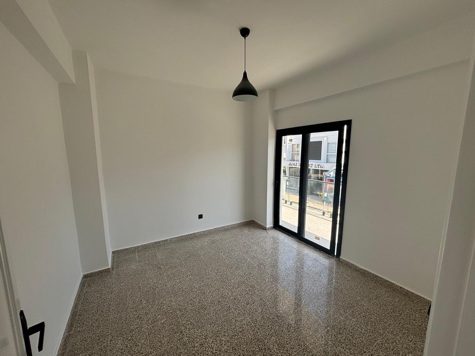 GİRNE KARAOĞLANOĞLU BÖLGESİNDE ANA CADDE ÜZERİNDE SATILIK 4+1 HAZIR DAİRE FIRSATI