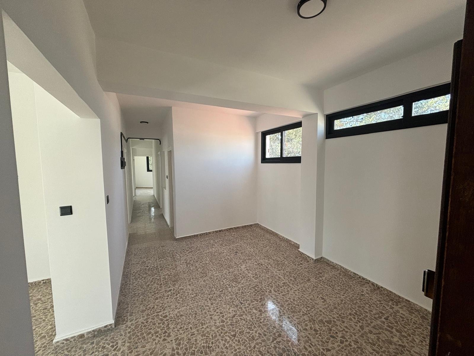 GİRNE KARAOĞLANOĞLU BÖLGESİNDE ANA CADDE ÜZERİNDE SATILIK 4+1 HAZIR DAİRE FIRSATI
