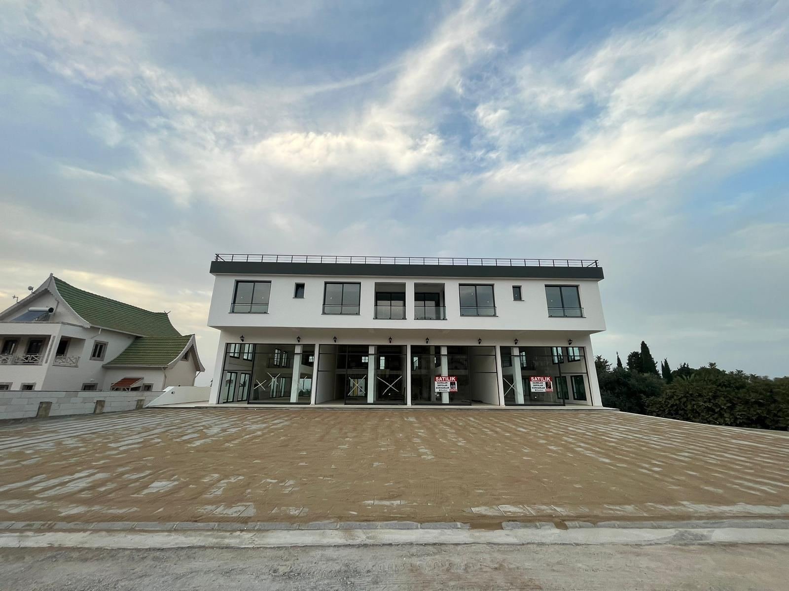 GİRNE ÇATALKÖY BÖLGESİNDE ANAYOLA SIFIR KONUMDA SATILIK SENDE KATLI DÜKKAN SEÇENEKLERİ