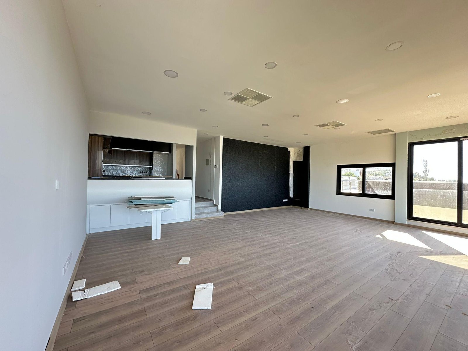 GİRNE LAPTA BÖLGESİNDE PANORAMİK DENİZ MANZARALI SATILIK DAİRE