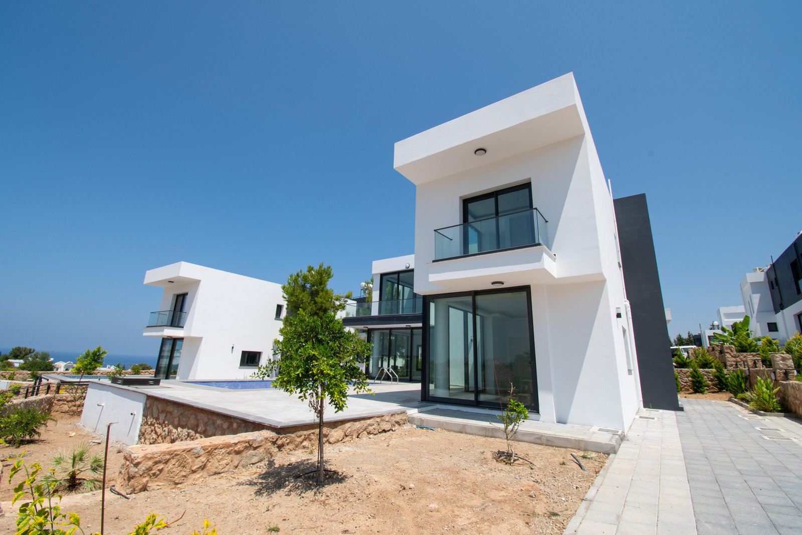 GİRNE ÇATALKÖYDE SATILIK 5+2 TRİPLEX VİLLALAR