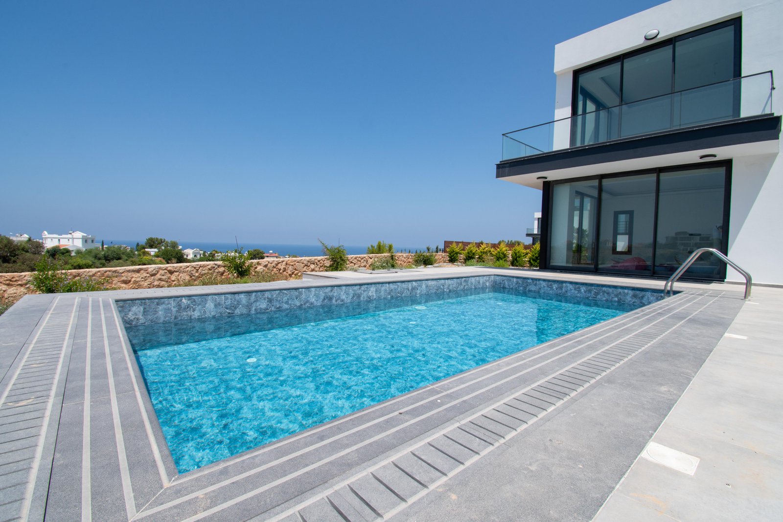 GİRNE ÇATALKÖYDE SATILIK 5+2 TRİPLEX VİLLALAR